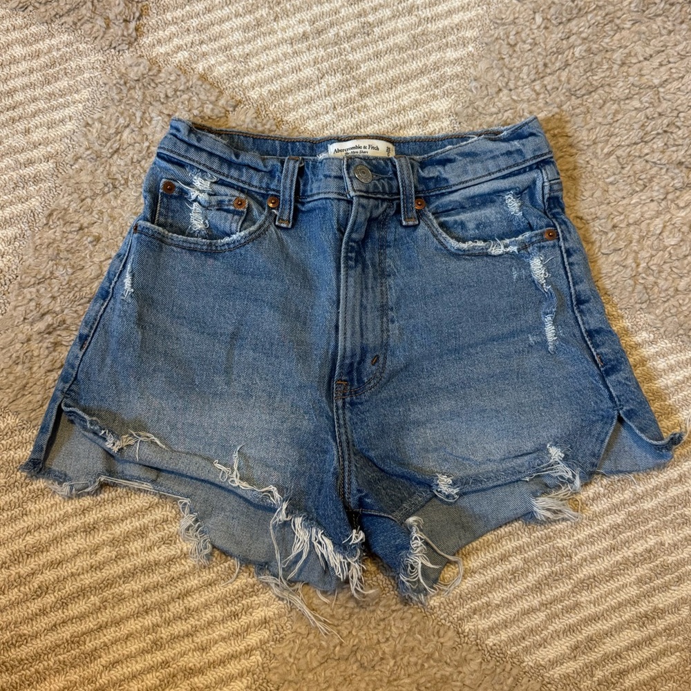 Abercrombie & Fitch The Mom Short High Rise Curve Love
